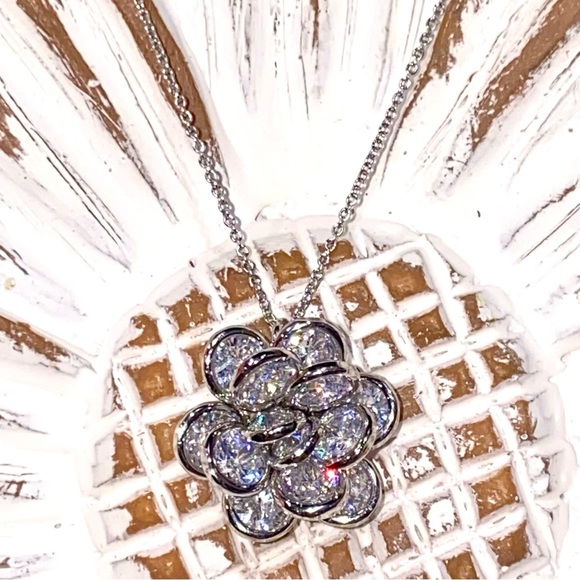 Kate Spade Rosette 3D Geometric Rhinestone Flower Cluster Pendant Necklace - Picture 12 of 16